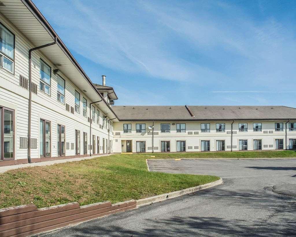 Days Inn By Wyndham Barrie Εξωτερικό φωτογραφία