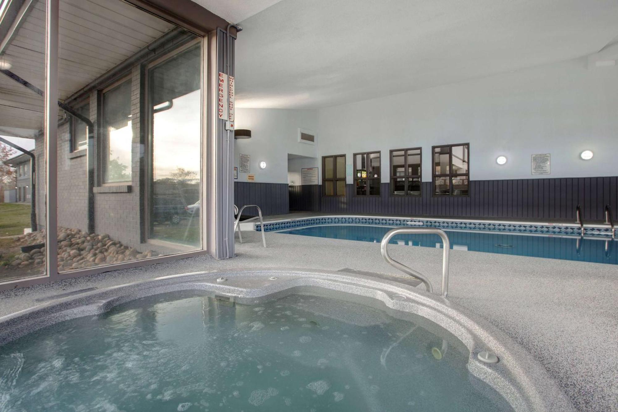 Days Inn By Wyndham Barrie Εξωτερικό φωτογραφία